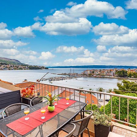 Apartments Iskra Stobreč Екстериор снимка