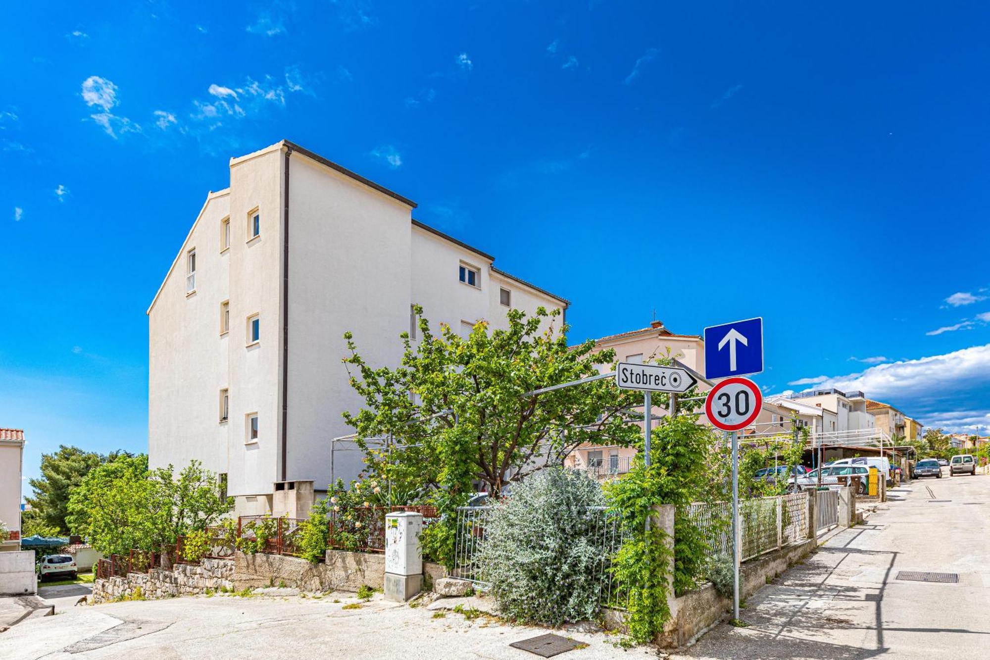 Apartments Iskra Stobreč Екстериор снимка