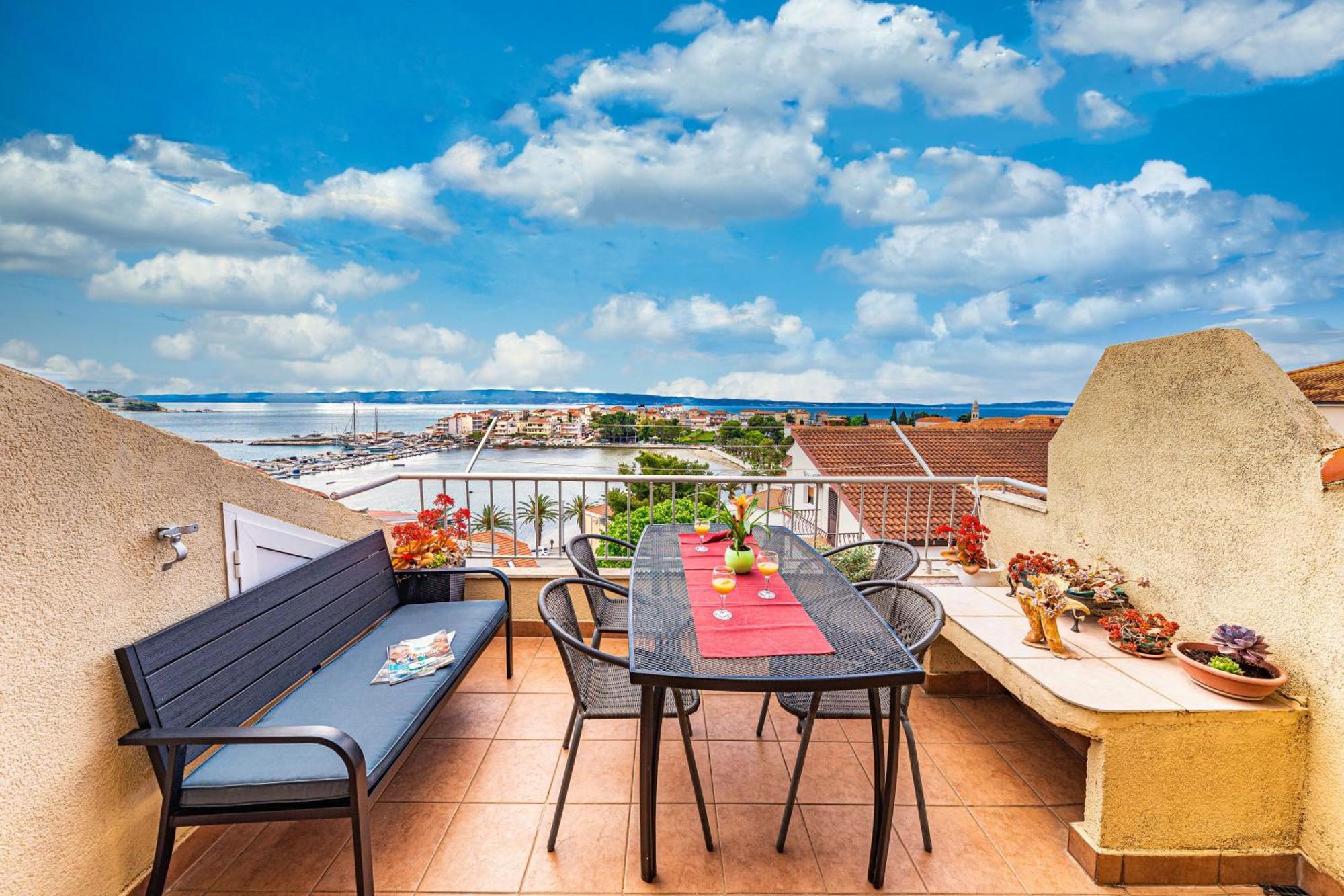 Apartments Iskra Stobreč Екстериор снимка