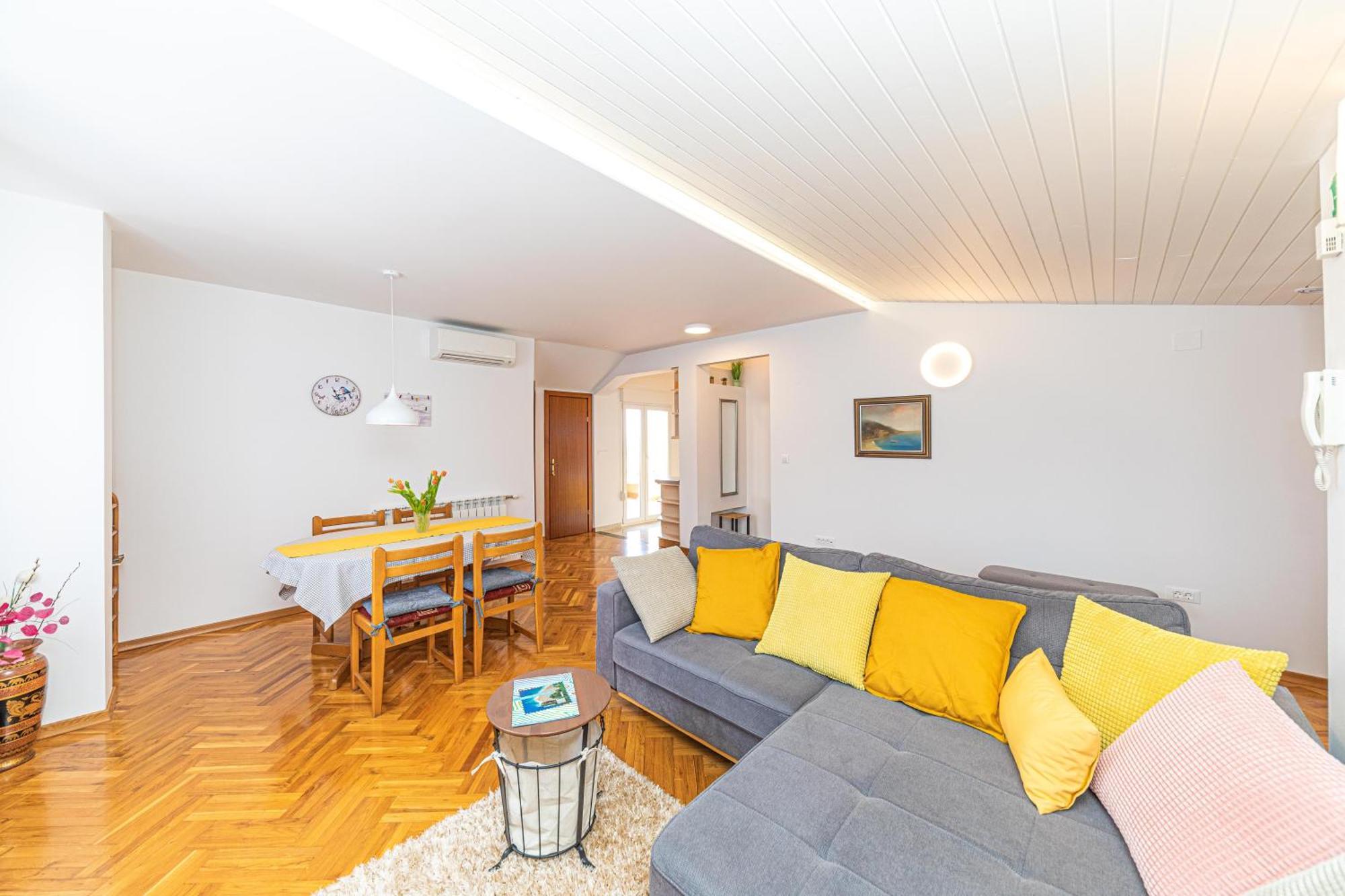Apartments Iskra Stobreč Екстериор снимка