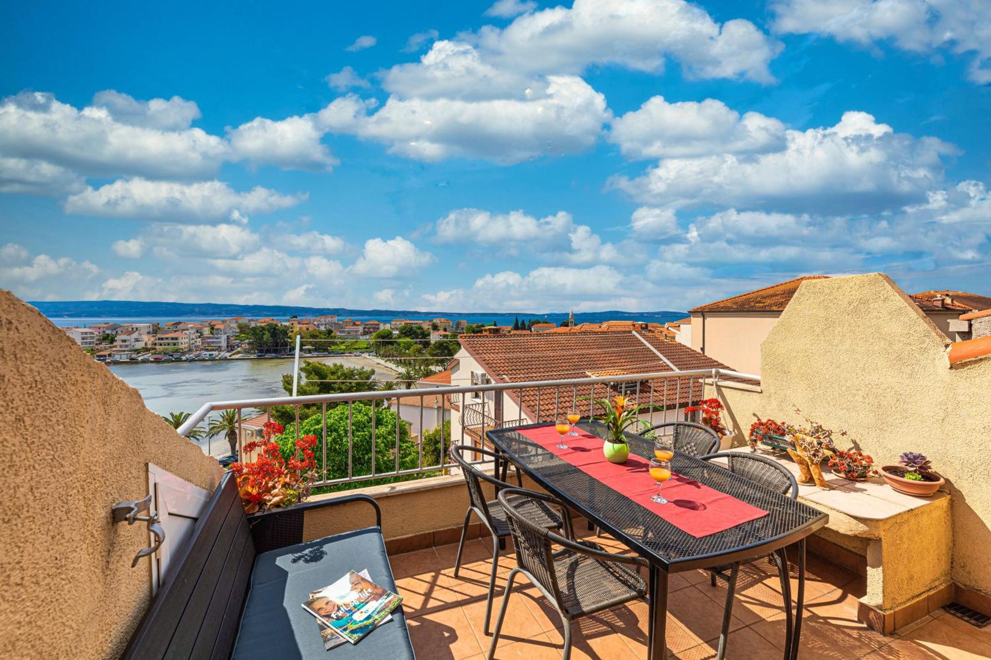 Apartments Iskra Stobreč Екстериор снимка