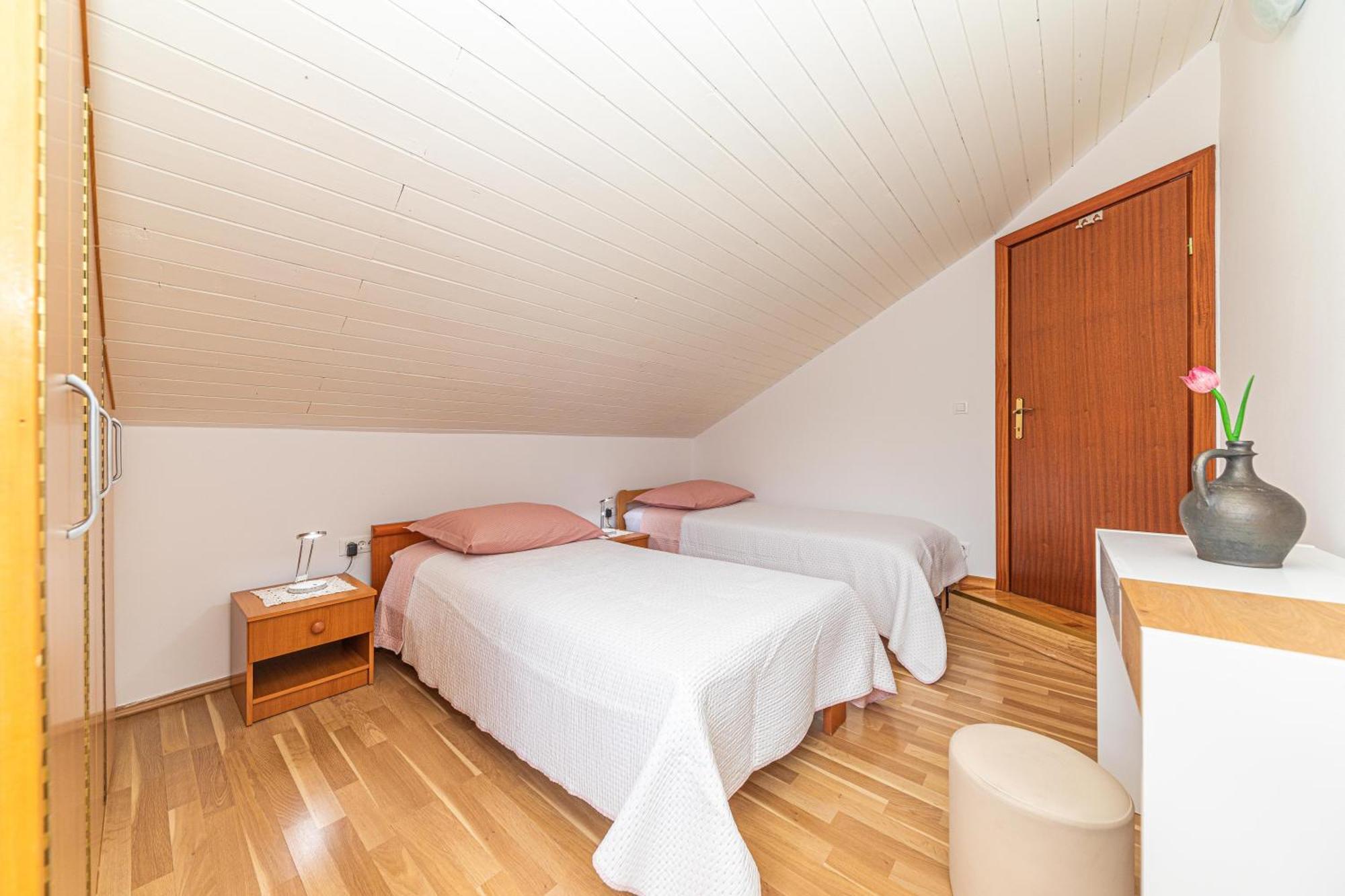 Apartments Iskra Stobreč Екстериор снимка