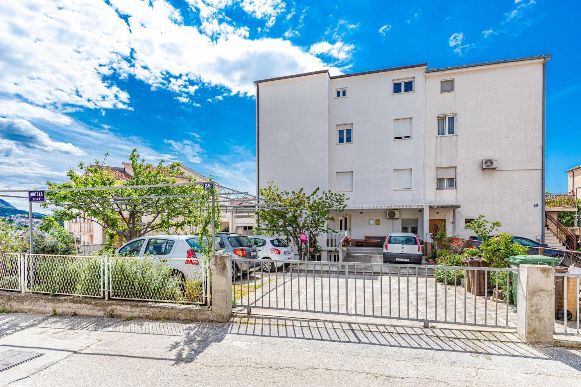 Apartments Iskra Stobreč Екстериор снимка