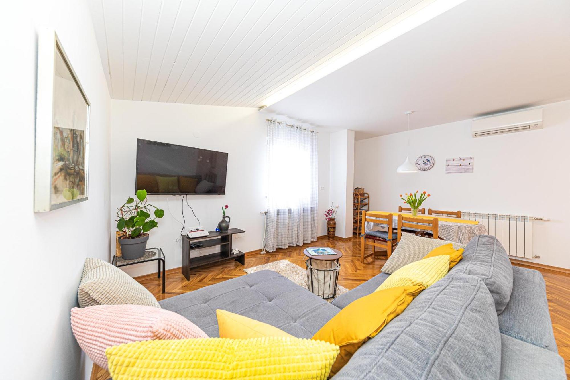 Apartments Iskra Stobreč Екстериор снимка