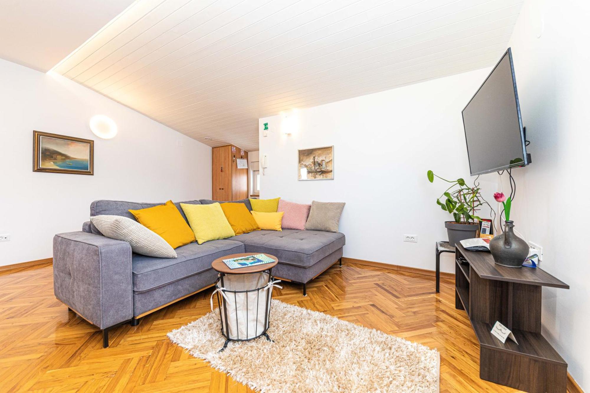 Apartments Iskra Stobreč Екстериор снимка