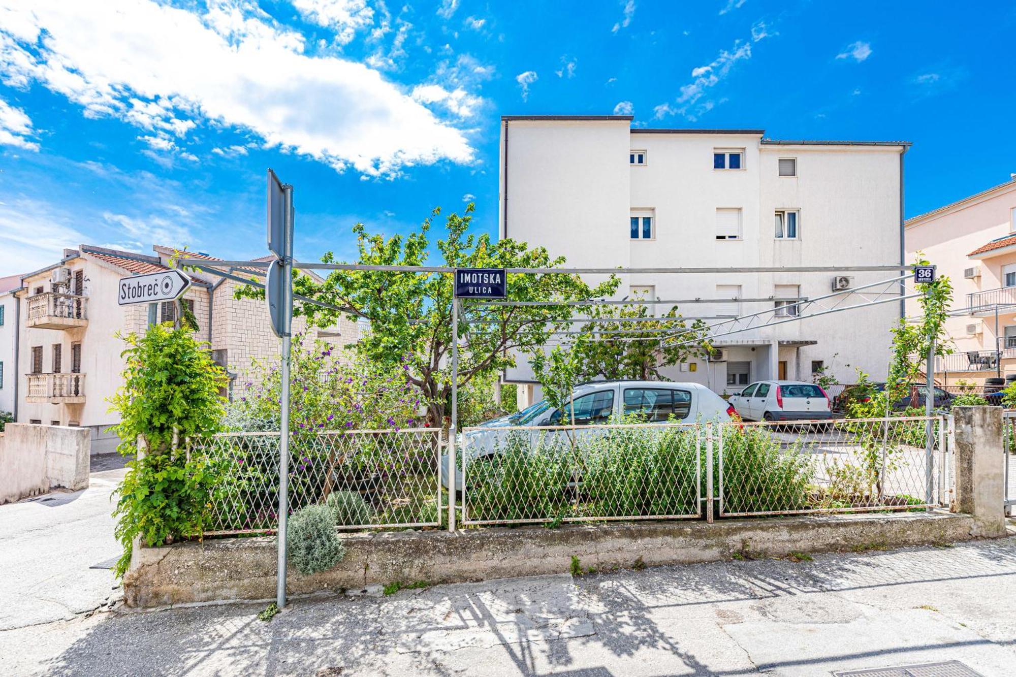 Apartments Iskra Stobreč Екстериор снимка