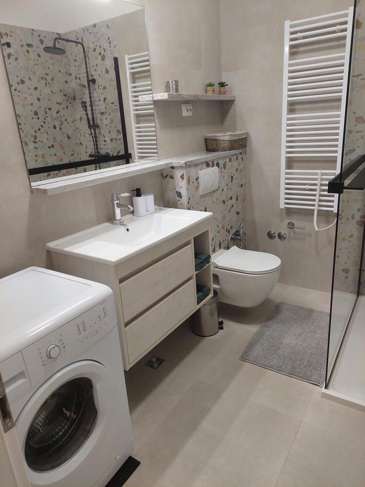 Apartments Iskra Stobreč Екстериор снимка