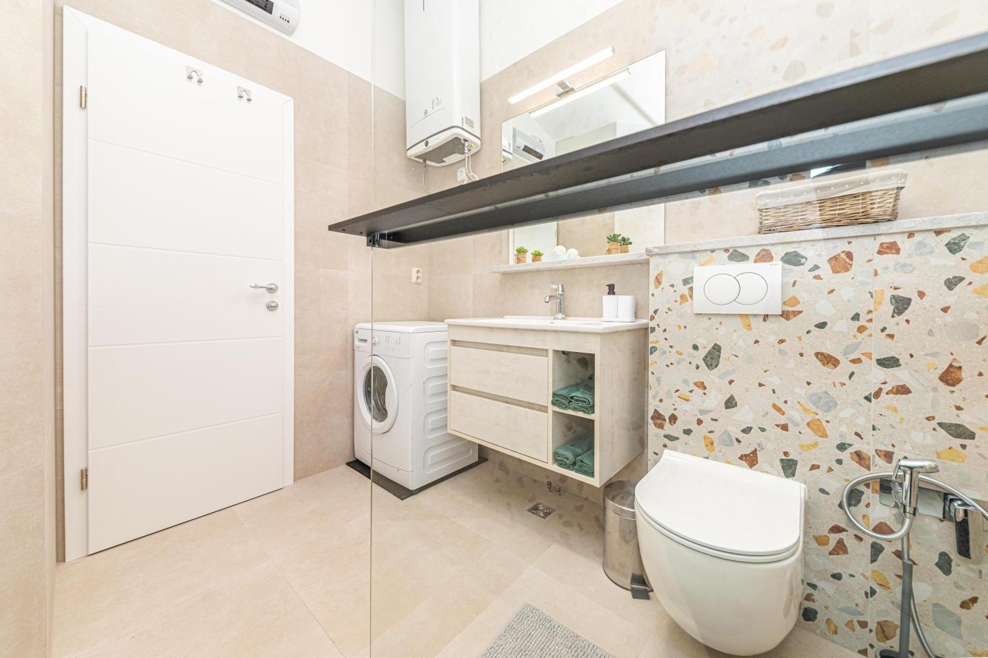 Apartments Iskra Stobreč Екстериор снимка