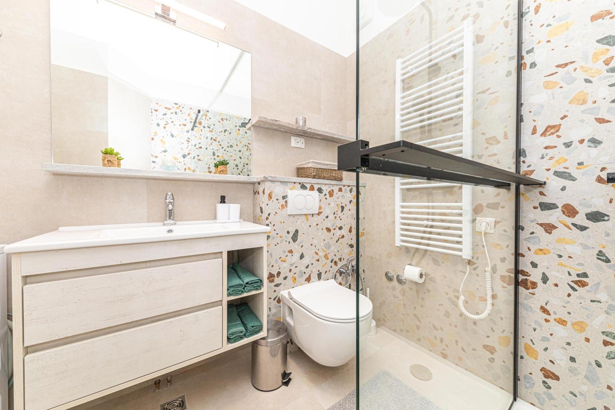 Apartments Iskra Stobreč Екстериор снимка