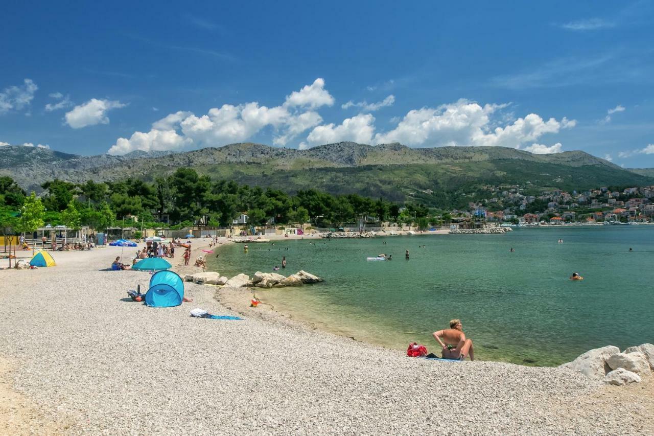 Apartments Iskra Stobreč Екстериор снимка