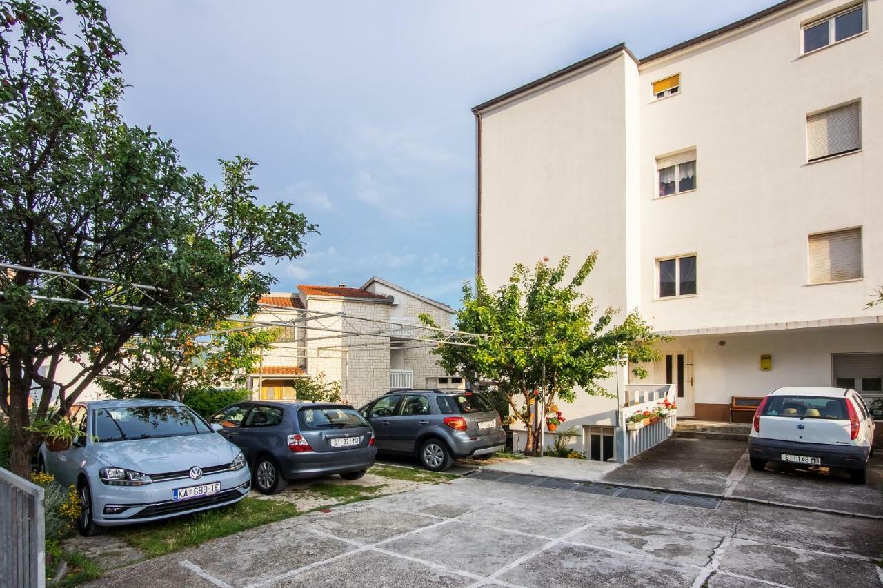 Apartments Iskra Stobreč Екстериор снимка